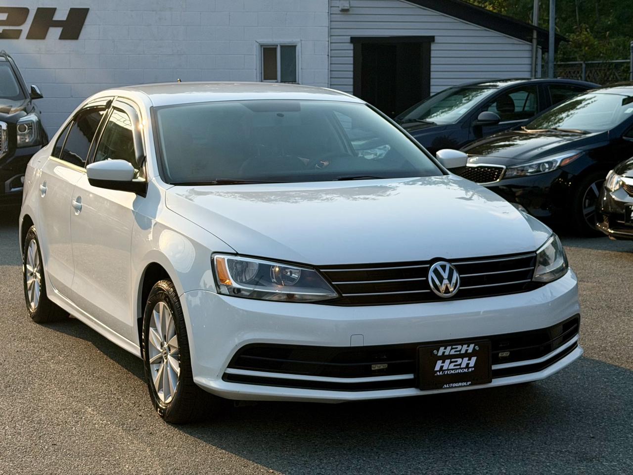 2017 Volkswagen Jetta FINANCING AVAILABLE Photo3