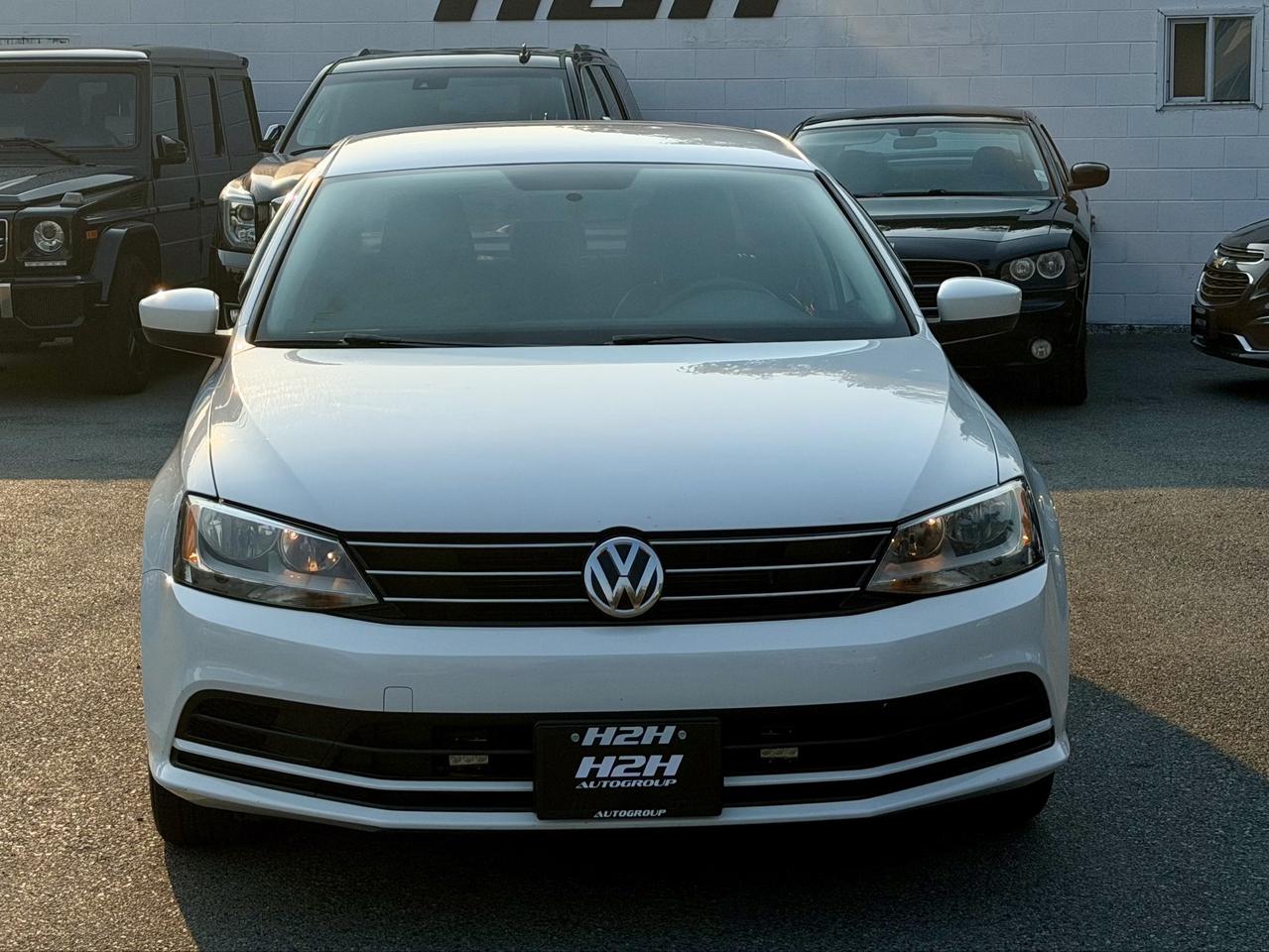 2017 Volkswagen Jetta FINANCING AVAILABLE Photo2