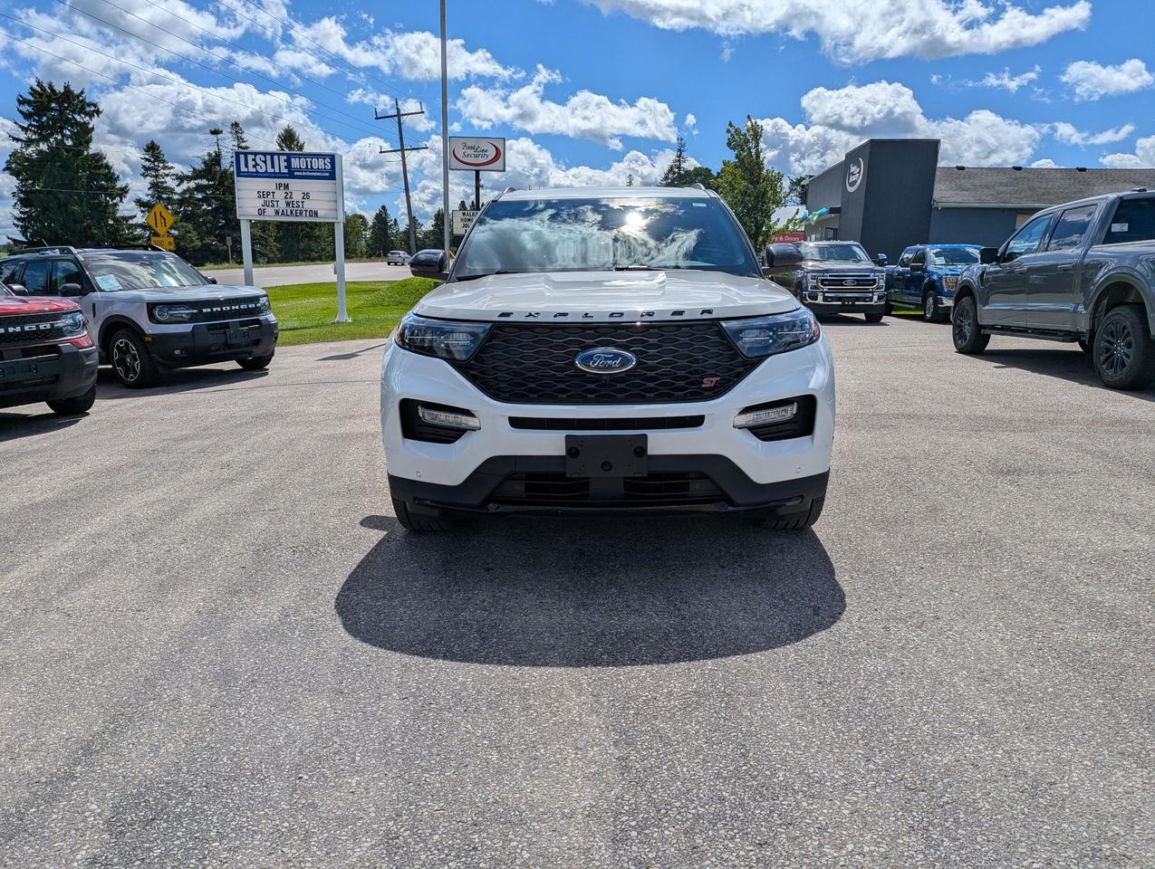 2022 Ford Explorer ST 4WD Photo1