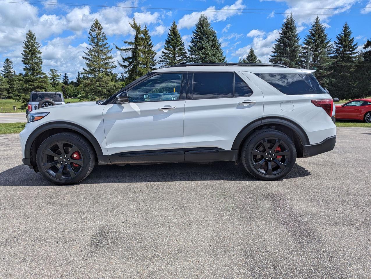2022 Ford Explorer ST 4WD Photo2