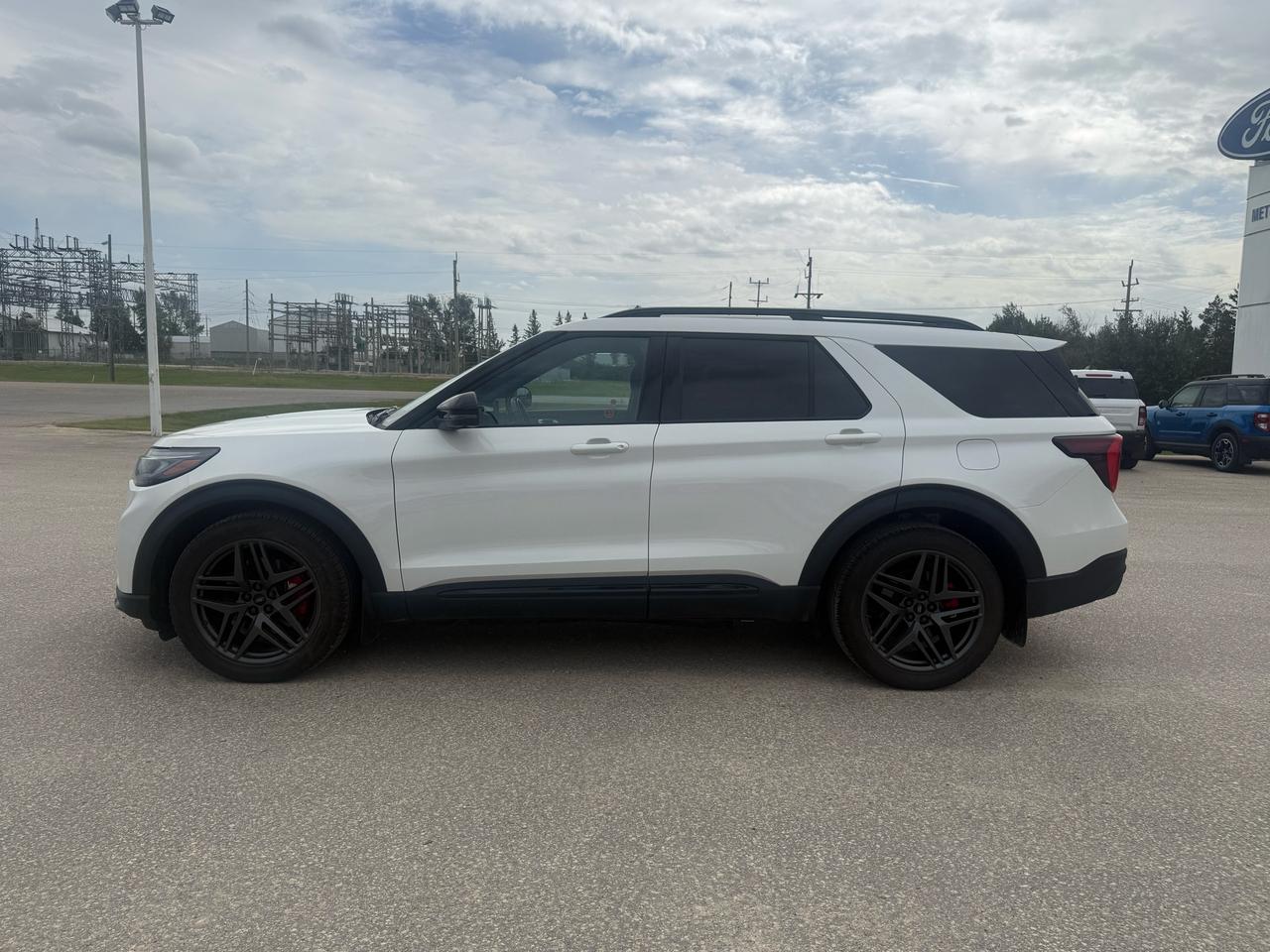 2025 Ford Explorer ST 4WD Photo4
