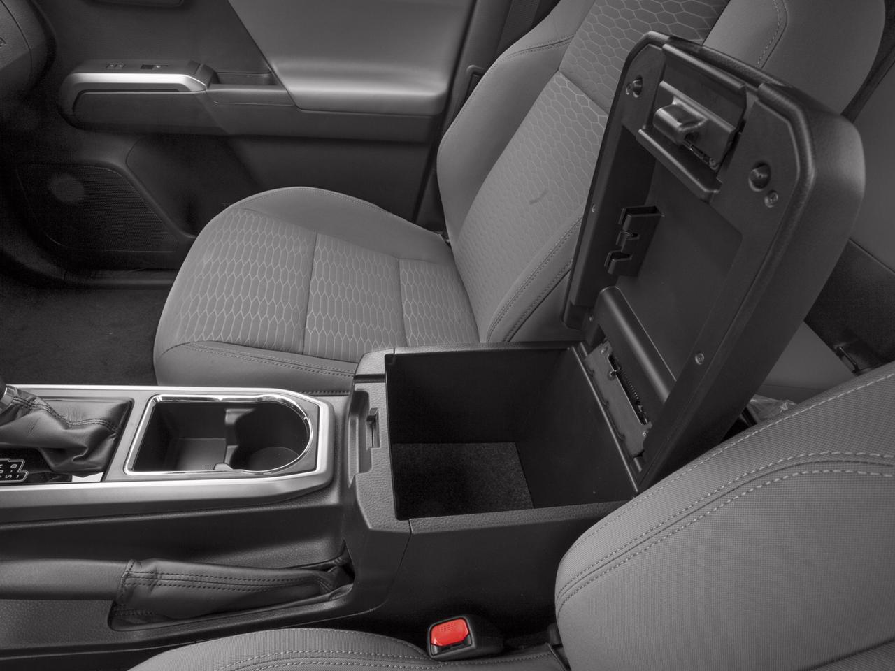 2016 Toyota Tacoma SR5 Photo5