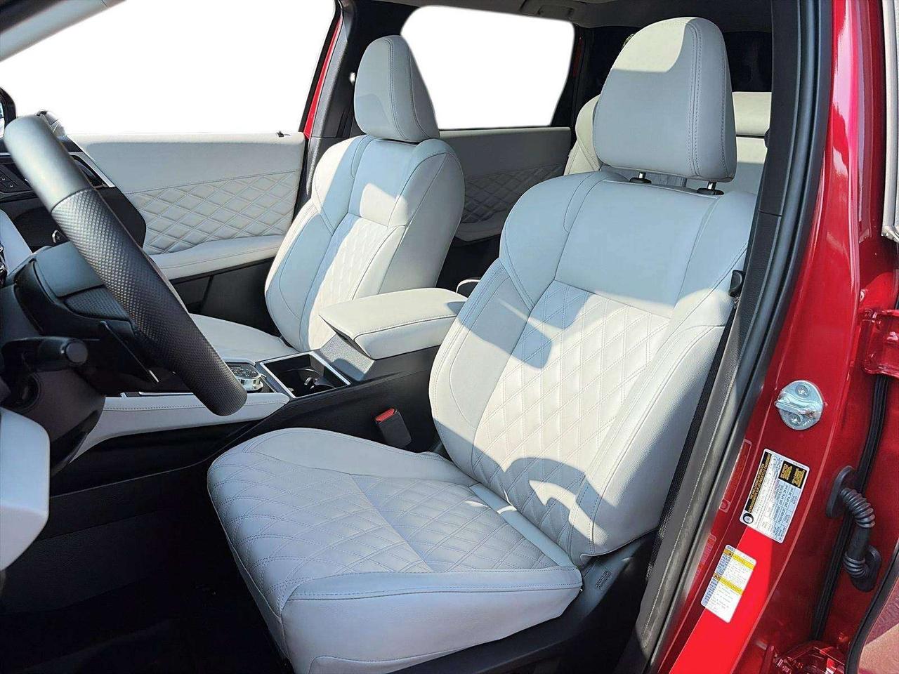 2025 Mitsubishi Outlander SUNROOF|APPLE CARPLAY|HEATED 2nd Row Photo