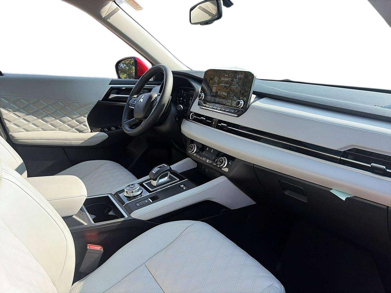 2025 Mitsubishi Outlander SUNROOF|APPLE CARPLAY|HEATED 2nd Row Photo