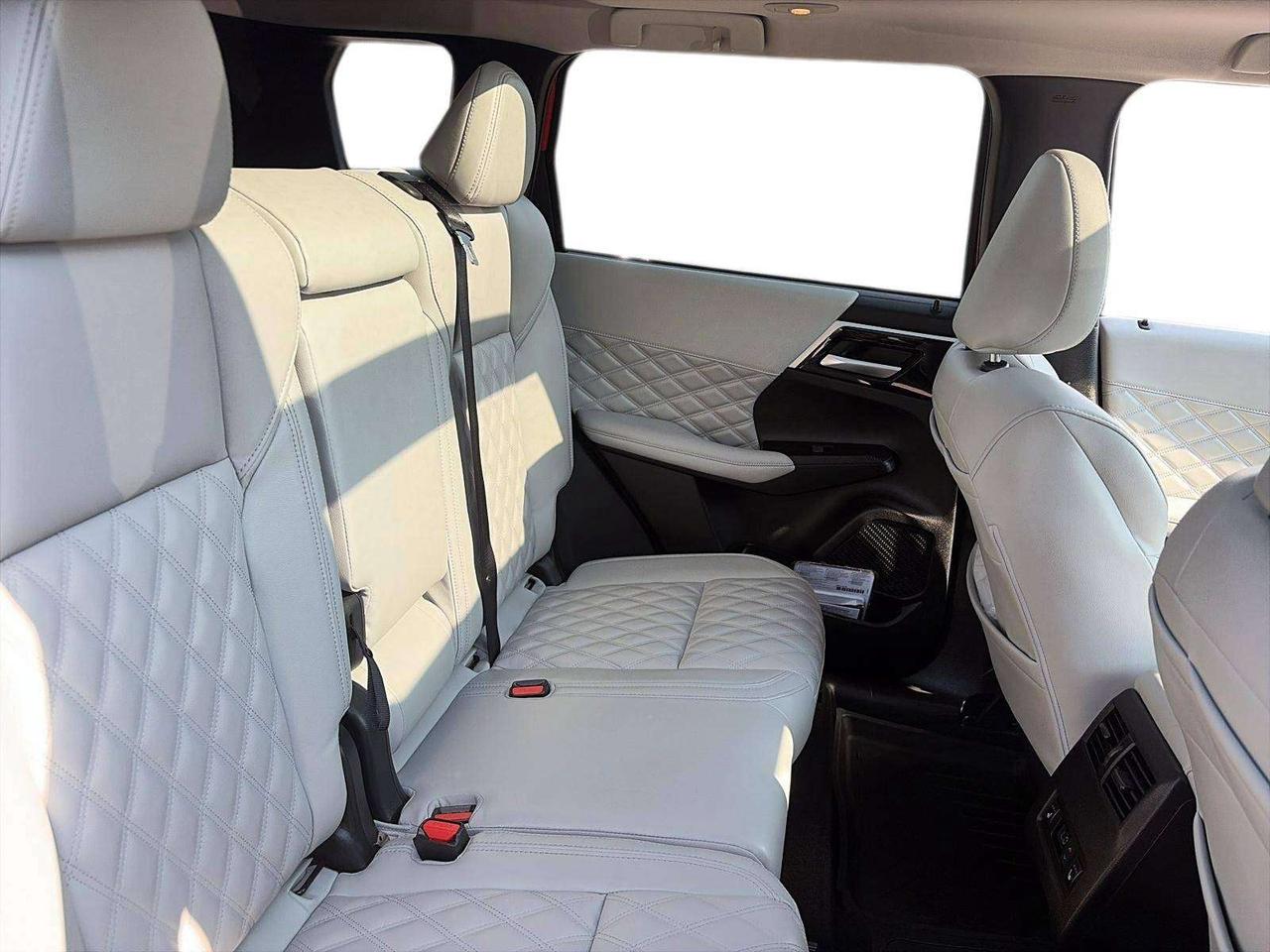 2025 Mitsubishi Outlander SUNROOF|APPLE CARPLAY|HEATED 2nd Row Photo