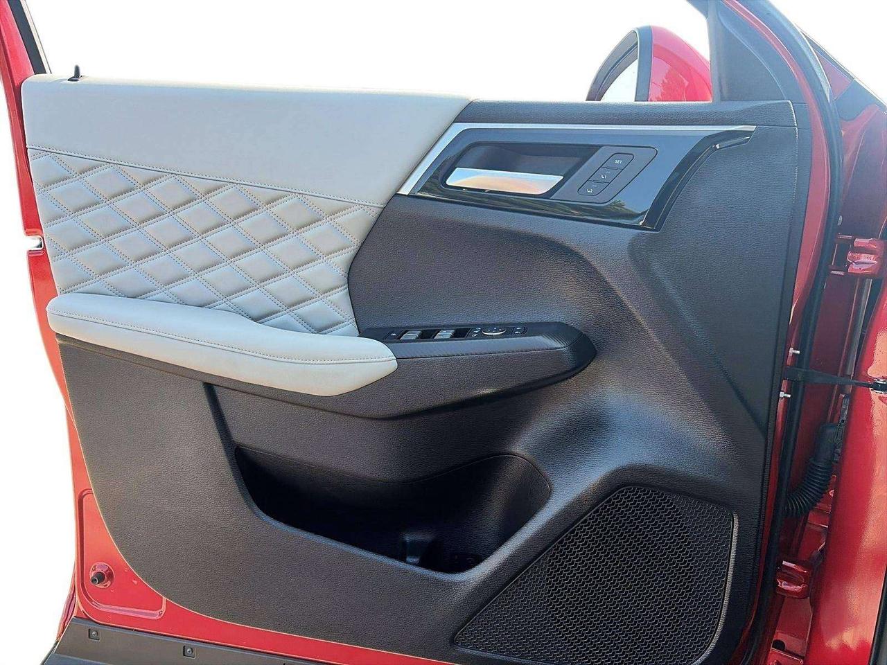 2025 Mitsubishi Outlander SUNROOF|APPLE CARPLAY|HEATED 2nd Row Photo