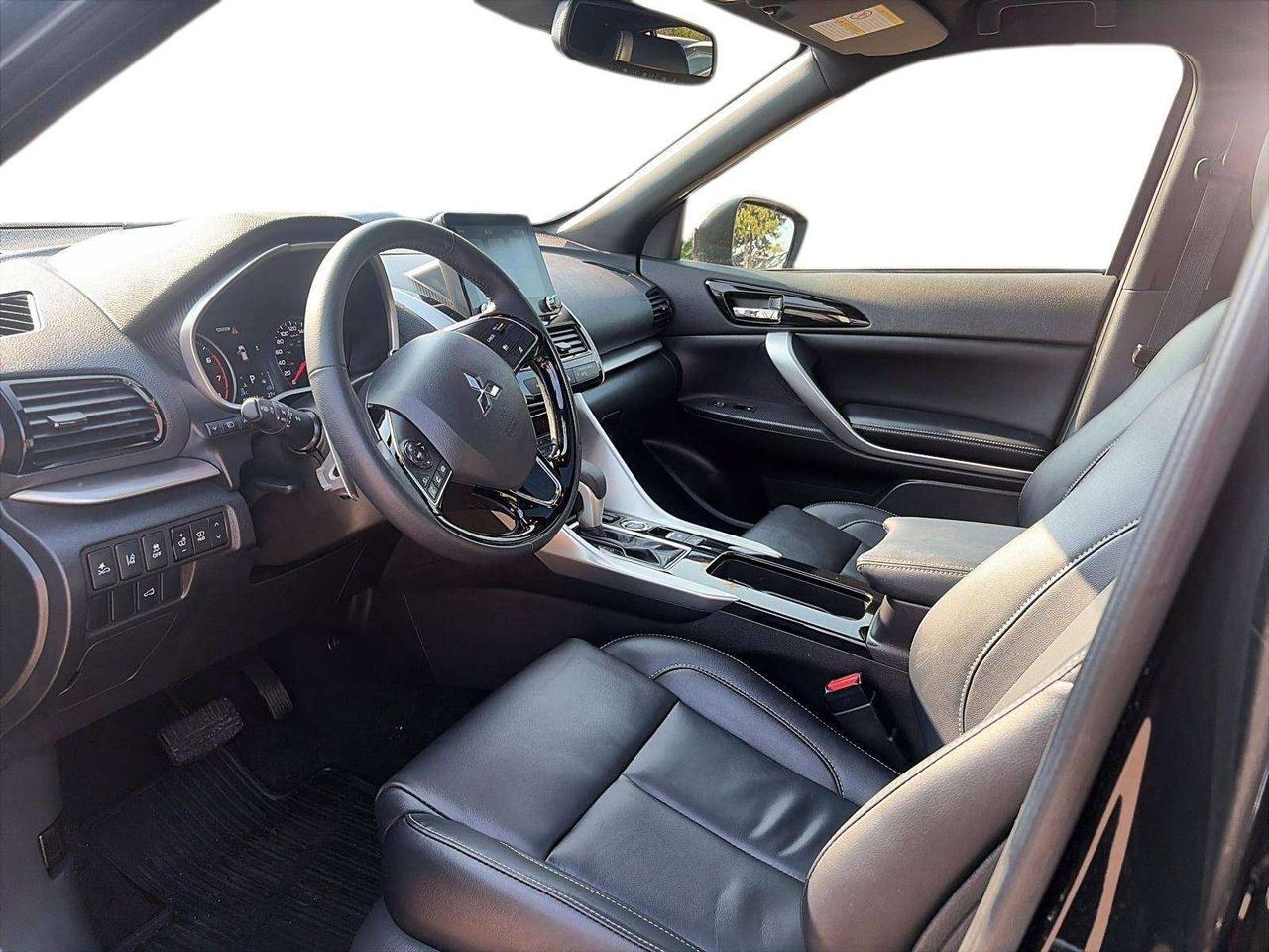 2025 Mitsubishi Eclipse Cross PANO ROFF|APPLE CARPLAY|HEATED SEATS Photo