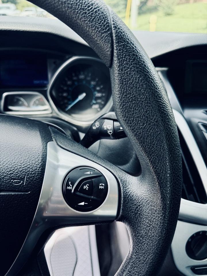 2014 Ford Focus SE Photo