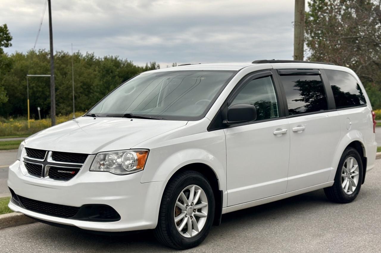 2017 Dodge Grand Caravan SXT PREMIUM PLUS FWD Photo2