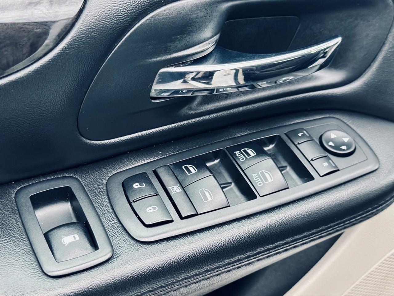 2017 Dodge Grand Caravan SXT PREMIUM PLUS FWD Photo