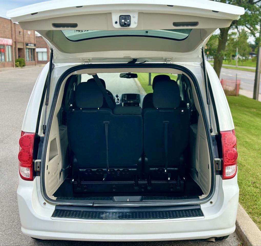 2017 Dodge Grand Caravan SXT PREMIUM PLUS FWD Photo
