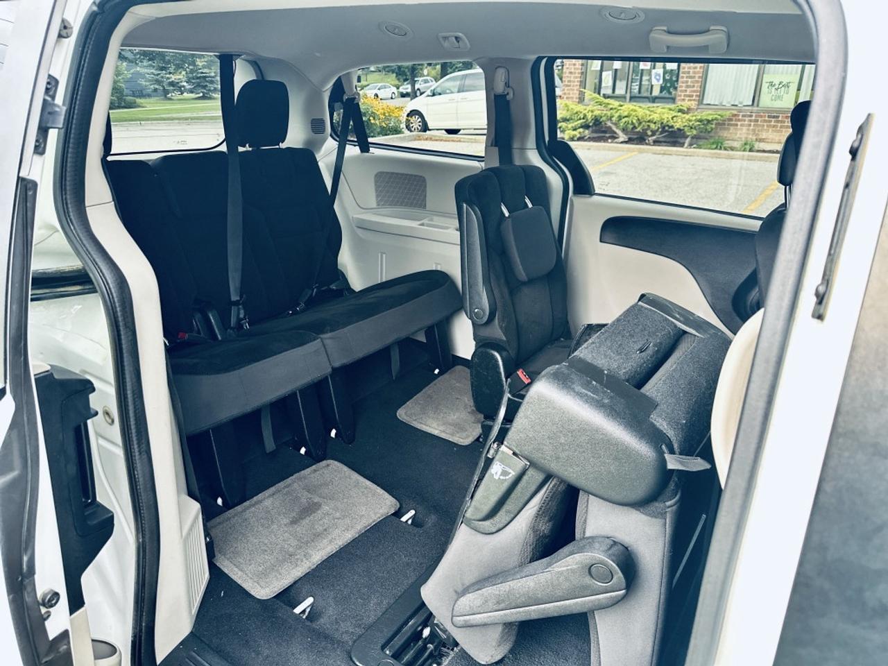 2017 Dodge Grand Caravan SXT PREMIUM PLUS FWD Photo