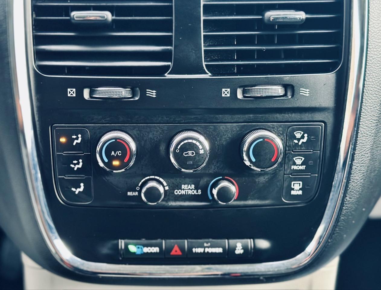 2017 Dodge Grand Caravan SXT PREMIUM PLUS FWD Photo