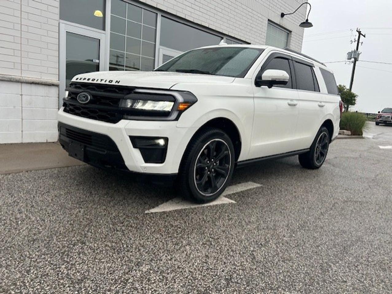 Used 2023 Ford Expedition Limited 4X4 for sale in Watford, ON