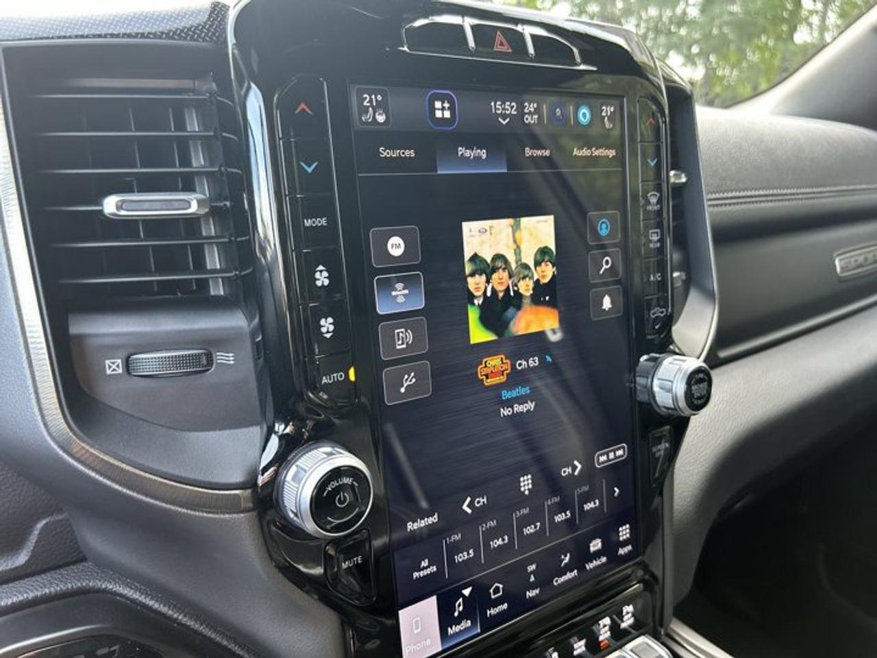 2022 RAM 1500 Sport Crew Cab 6'4 Box 4x4 | One Owner | No Accidents Photo