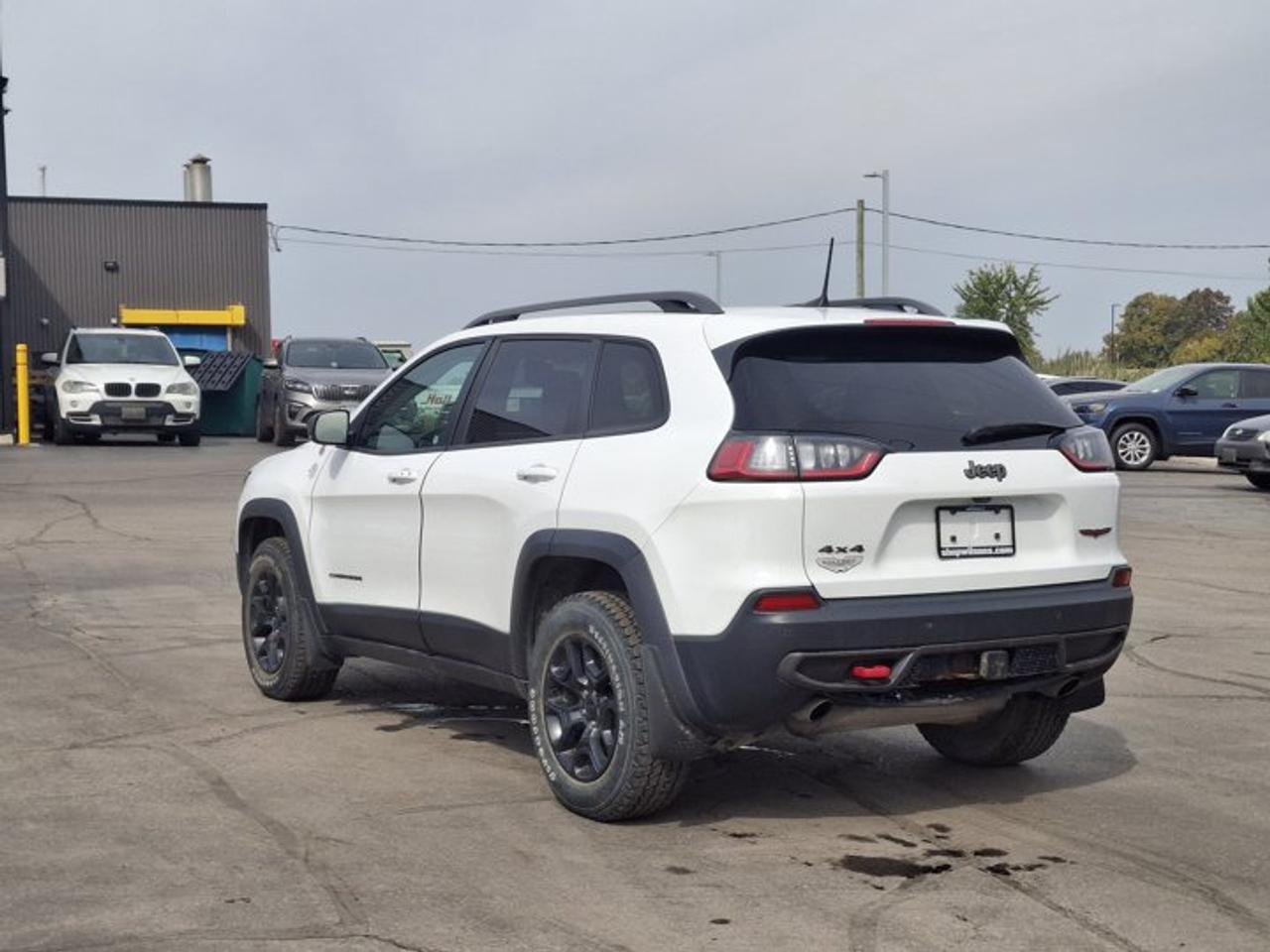 2020 Jeep Cherokee Trailhawk Elite 4x4 | V6 | Leather | Sunroof | Trailer Tow Pkg | Heated Seats + Steering | and More! Photo