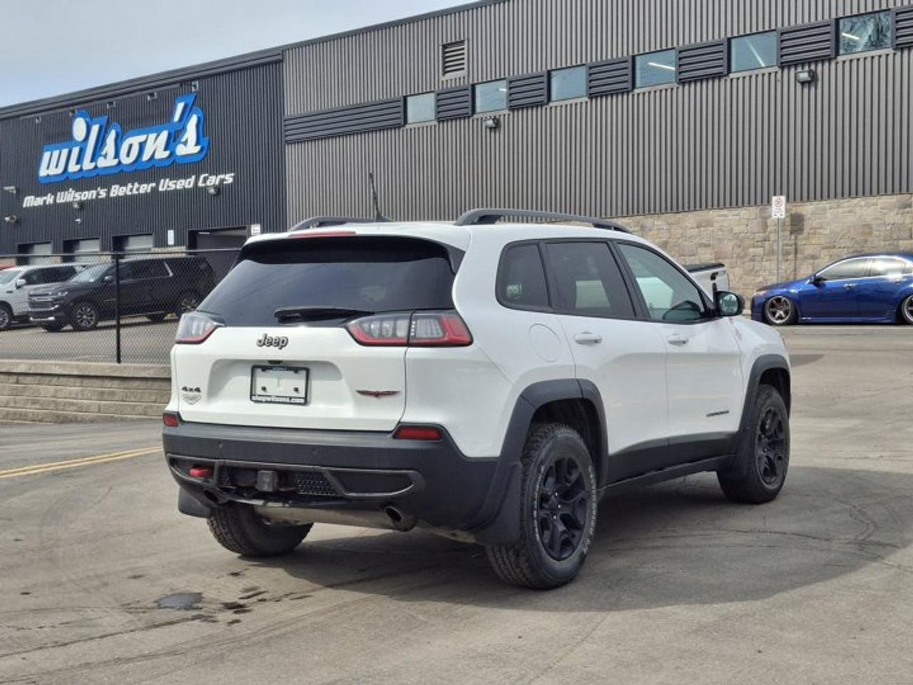 2020 Jeep Cherokee Trailhawk Elite 4x4 | V6 | Leather | Sunroof | Trailer Tow Pkg | Heated Seats + Steering | and More! Photo