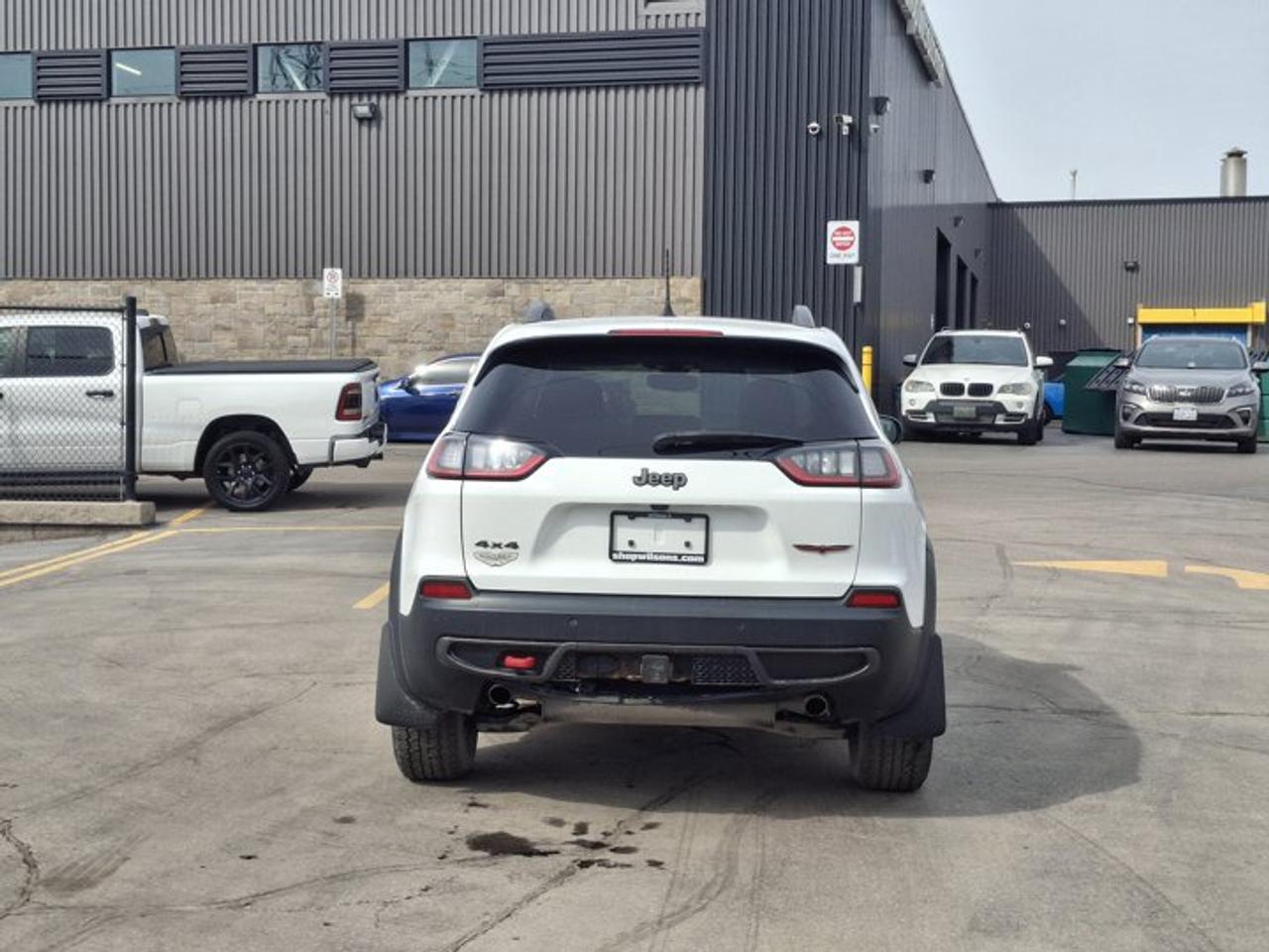 2020 Jeep Cherokee Trailhawk Elite 4x4 | V6 | Leather | Sunroof | Trailer Tow Pkg | Heated Seats + Steering | and More! Photo