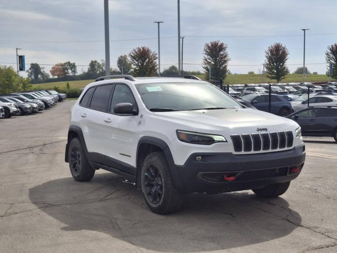 2020 Jeep Cherokee Trailhawk Elite 4x4 | V6 | Leather | Sunroof | Trailer Tow Pkg | Heated Seats + Steering | and More! Photo