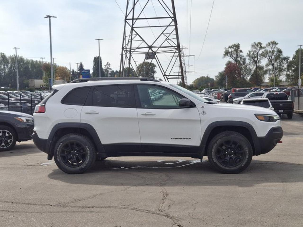 2020 Jeep Cherokee Trailhawk Elite 4x4 | V6 | Leather | Sunroof | Trailer Tow Pkg | Heated Seats + Steering | and More! Photo