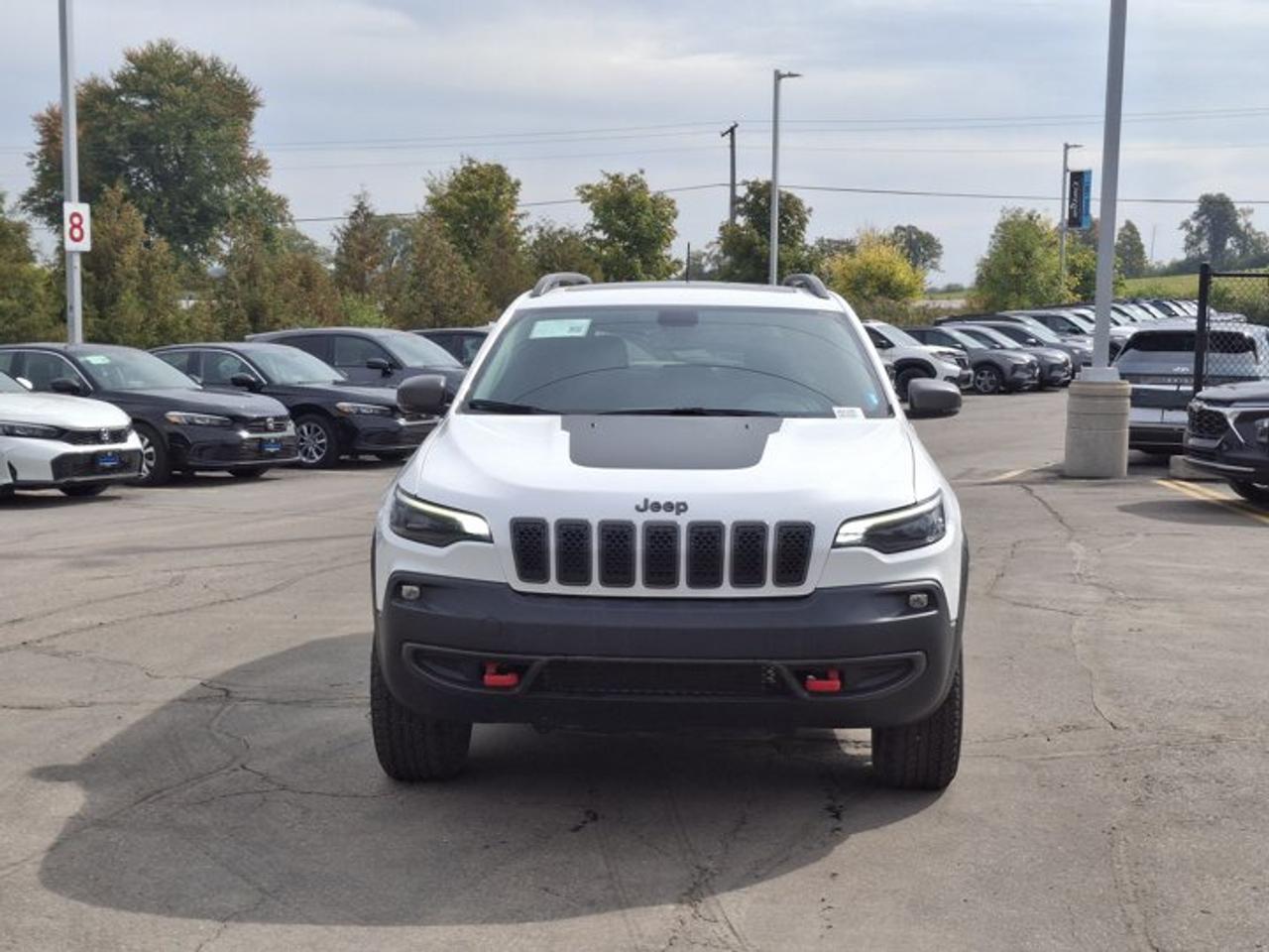 2020 Jeep Cherokee Trailhawk Elite 4x4 | V6 | Leather | Sunroof | Trailer Tow Pkg | Heated Seats + Steering | and More! Photo
