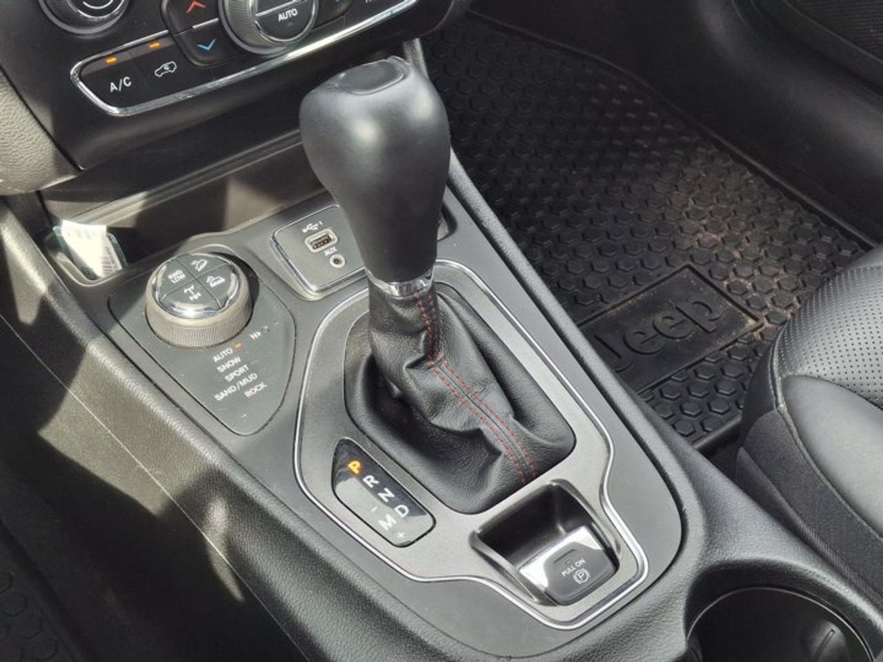 2020 Jeep Cherokee Trailhawk Elite 4x4 | V6 | Leather | Sunroof | Trailer Tow Pkg | Heated Seats + Steering | and More! Photo
