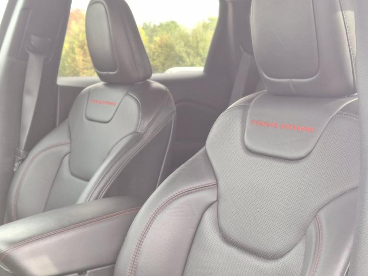 2020 Jeep Cherokee Trailhawk Elite 4x4 | V6 | Leather | Sunroof | Trailer Tow Pkg | Heated Seats + Steering | and More! Photo