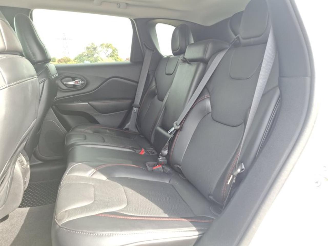 2020 Jeep Cherokee Trailhawk Elite 4x4 | V6 | Leather | Sunroof | Trailer Tow Pkg | Heated Seats + Steering | and More! Photo