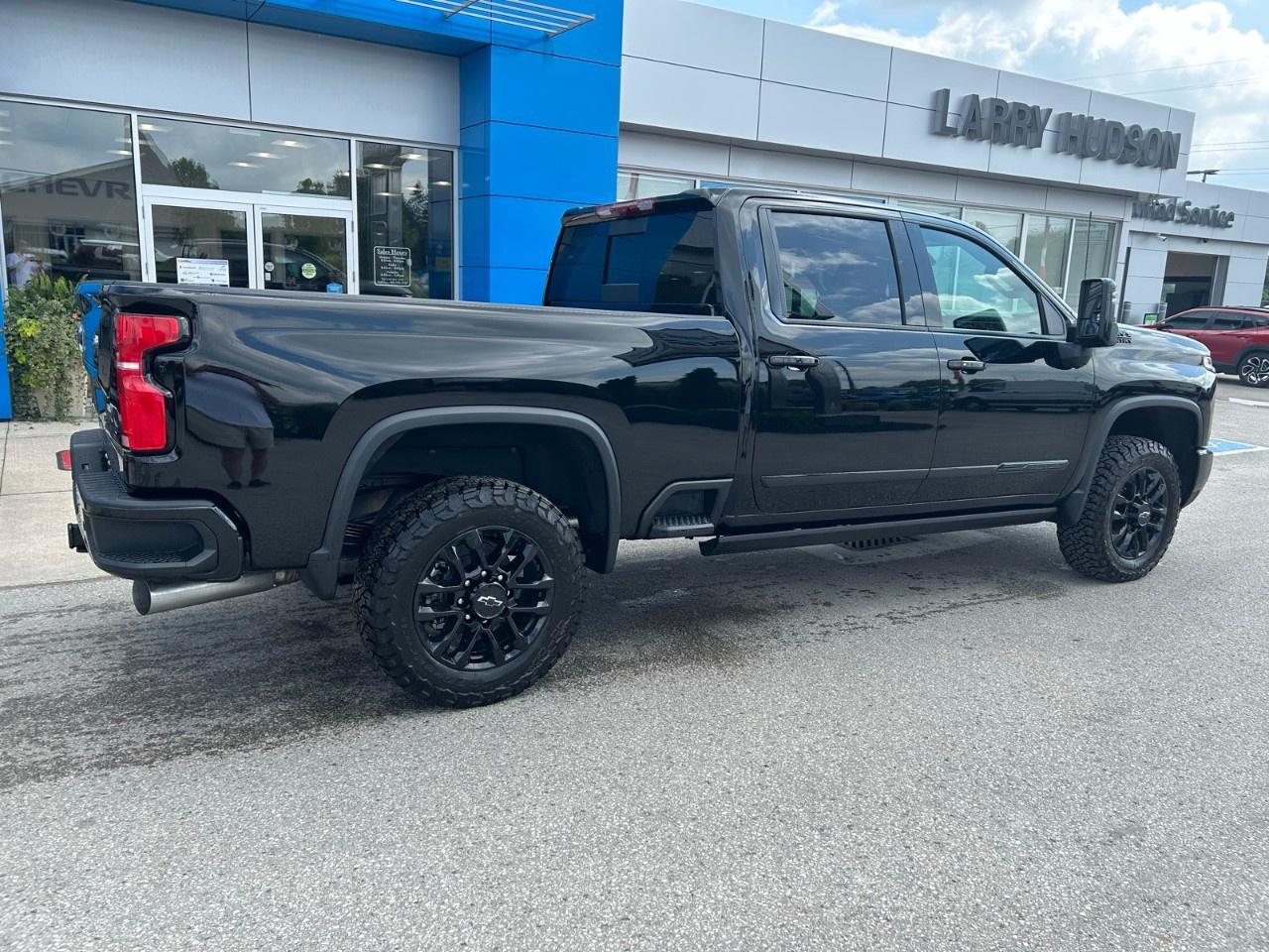 2026 Chevrolet Silverado 2500 HD 4WD Crew Cab Standard Box High Country Photo2