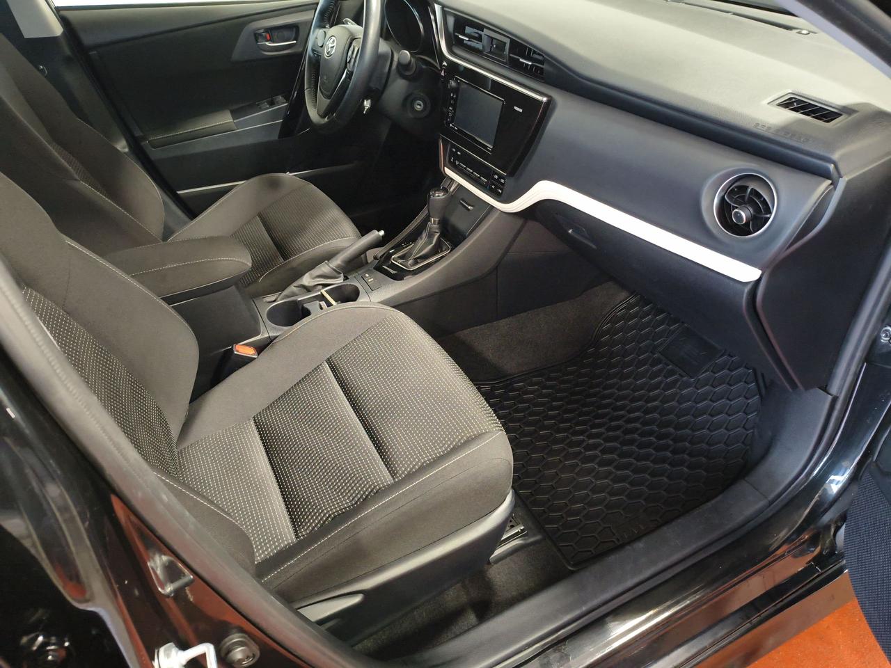 2017 Toyota Corolla iM  Photo0
