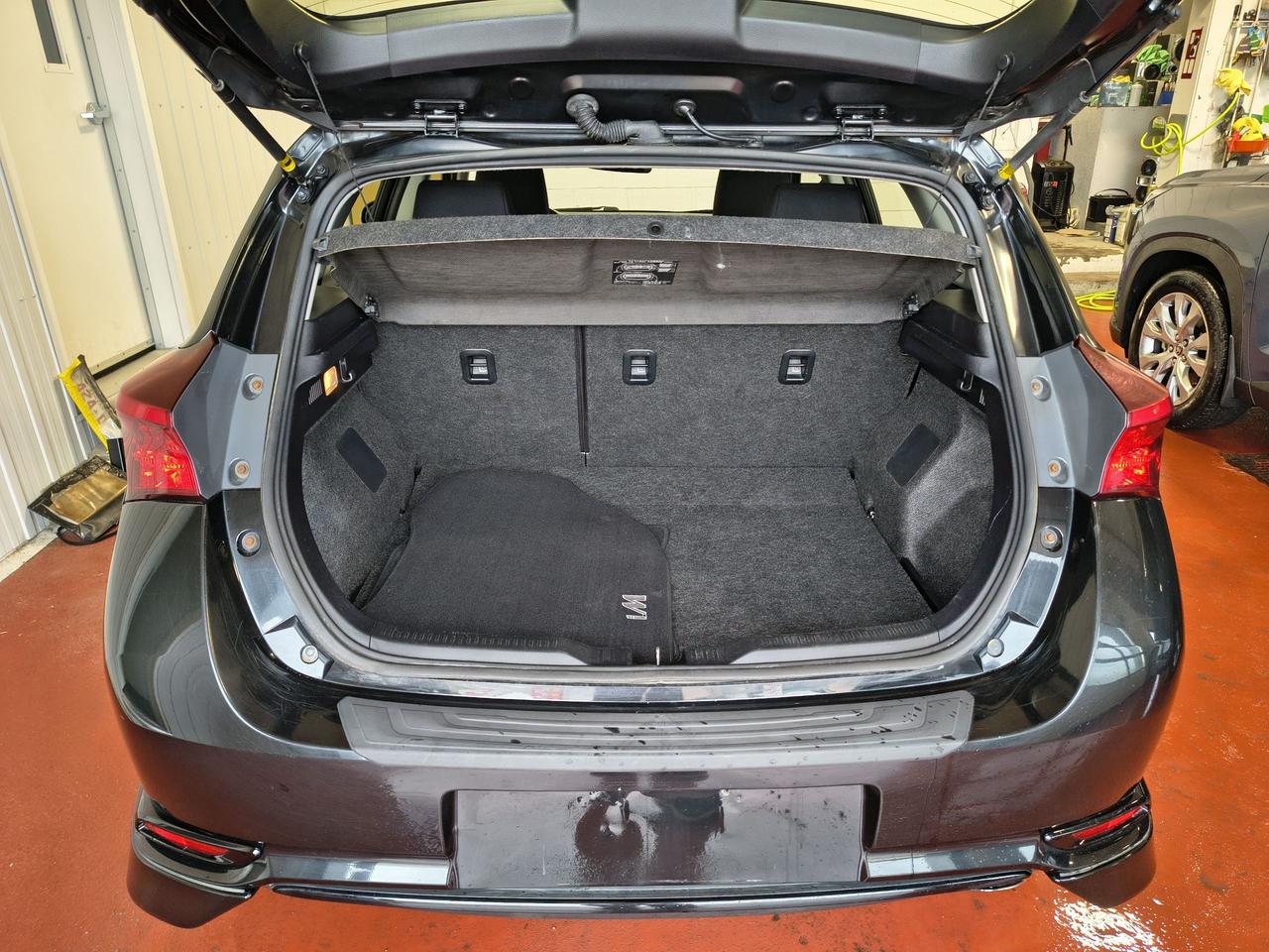 2017 Toyota Corolla iM  Photo0