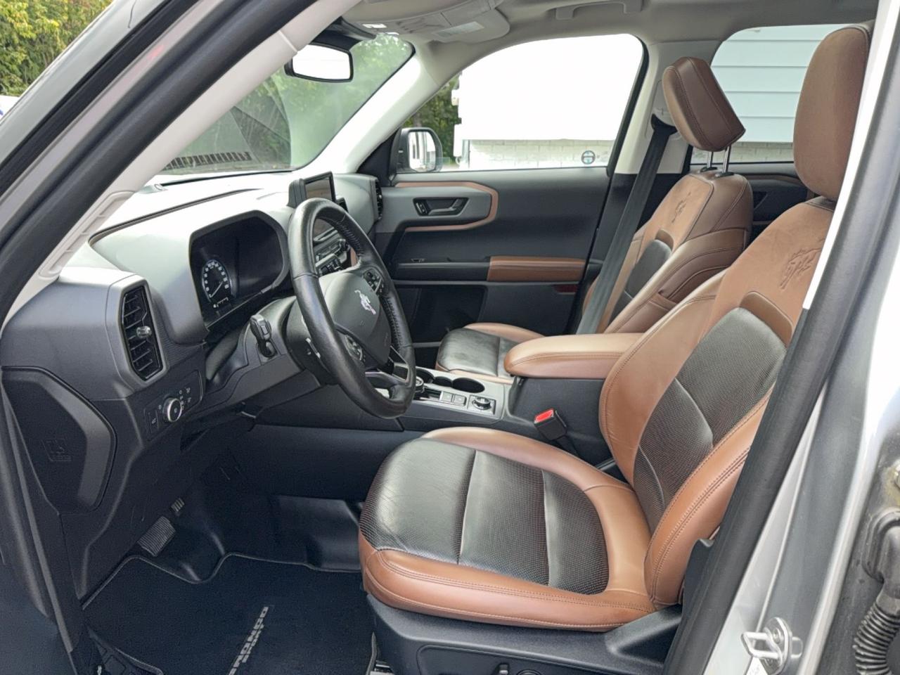 2021 Ford Bronco Sport BADLANDS-4X4-SUNROOF-2 TONE HEATED LEATHER-B/O SOUND-HITCH PKG-DRIVE ASSIST-WIRELESS CHARGE Photo