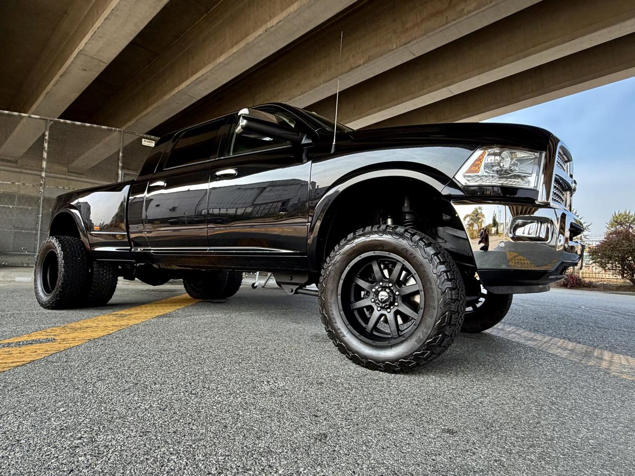 Used 2017 RAM 3500 Laramie MEGA CAB DUALLY 6SPD MANUAL LIFTED TUNED for sale in Langley, BC