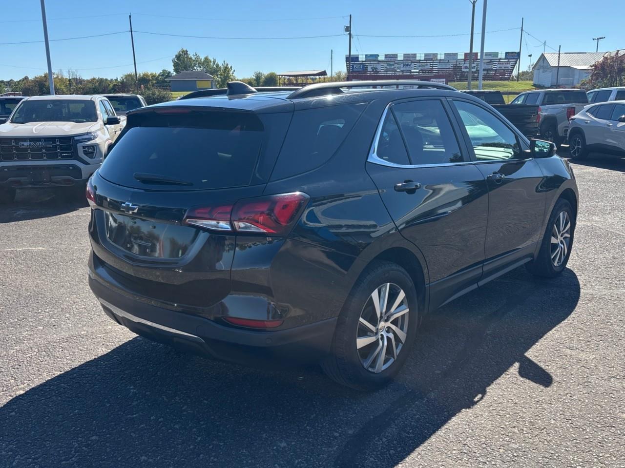 2022 Chevrolet Equinox LT Used 2022 5 Passenger AWD SUV with a Panoramic Sunroof, Adaptive Cruise Control, Power Liftgate, Heated Front Seats, Heated Steering Wheel and a 8 Diagonal Touchscreen Radio with Navigation, Apple Car Photo