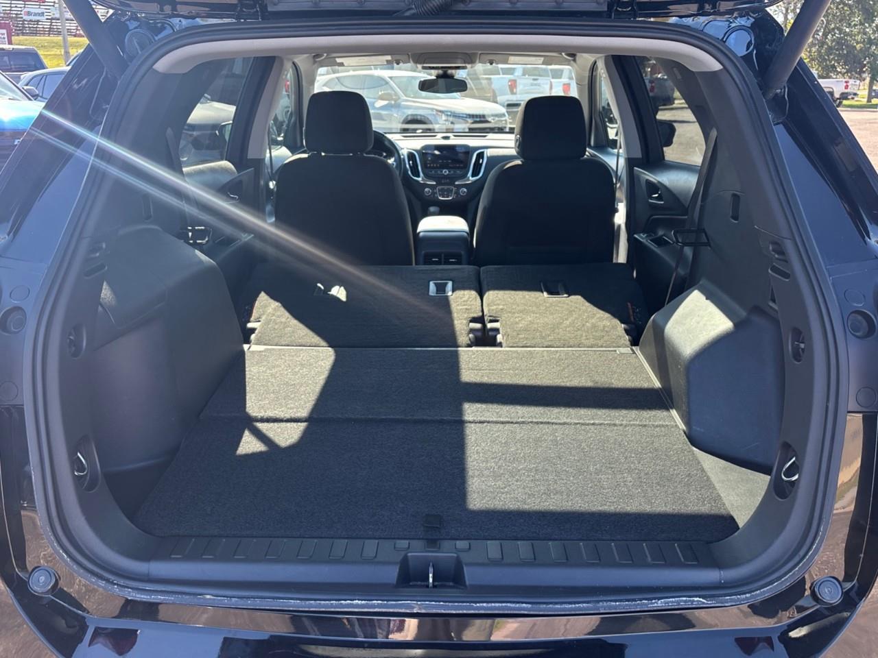 2022 Chevrolet Equinox LT Used 2022 5 Passenger AWD SUV with a Panoramic Sunroof, Adaptive Cruise Control, Power Liftgate, Heated Front Seats, Heated Steering Wheel and a 8 Diagonal Touchscreen Radio with Navigation, Apple Car Photo