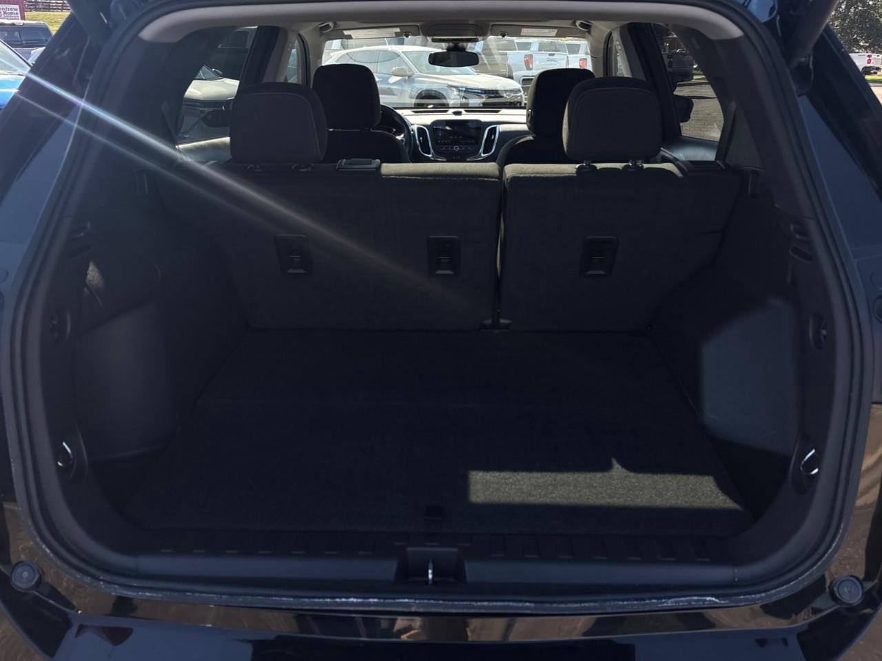 2022 Chevrolet Equinox LT Used 2022 5 Passenger AWD SUV with a Panoramic Sunroof, Adaptive Cruise Control, Power Liftgate, Heated Front Seats, Heated Steering Wheel and a 8 Diagonal Touchscreen Radio with Navigation, Apple Car Photo