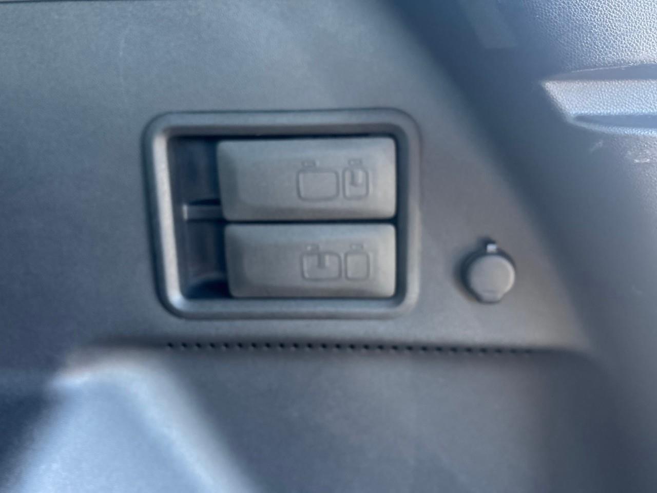 2022 Chevrolet Equinox LT Used 2022 5 Passenger AWD SUV with a Panoramic Sunroof, Adaptive Cruise Control, Power Liftgate, Heated Front Seats, Heated Steering Wheel and a 8 Diagonal Touchscreen Radio with Navigation, Apple Car Photo