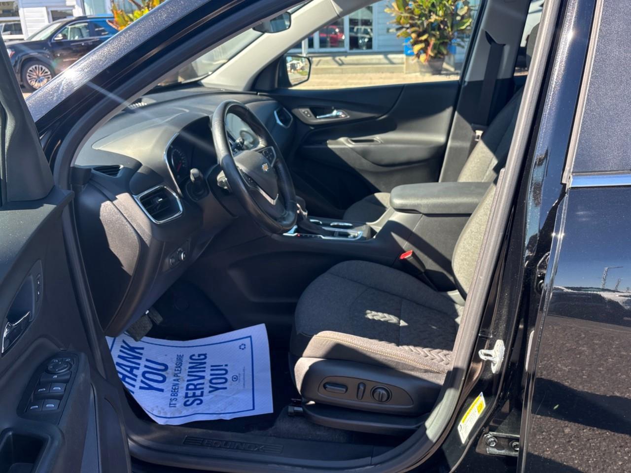 2022 Chevrolet Equinox LT Used 2022 5 Passenger AWD SUV with a Panoramic Sunroof, Adaptive Cruise Control, Power Liftgate, Heated Front Seats, Heated Steering Wheel and a 8 Diagonal Touchscreen Radio with Navigation, Apple Car Photo
