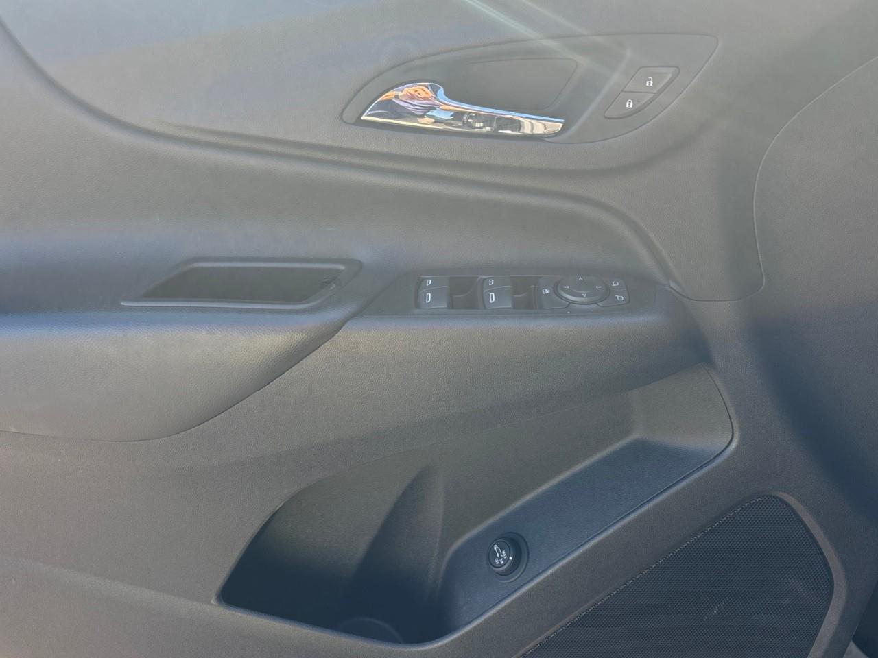 2022 Chevrolet Equinox LT Used 2022 5 Passenger AWD SUV with a Panoramic Sunroof, Adaptive Cruise Control, Power Liftgate, Heated Front Seats, Heated Steering Wheel and a 8 Diagonal Touchscreen Radio with Navigation, Apple Car Photo
