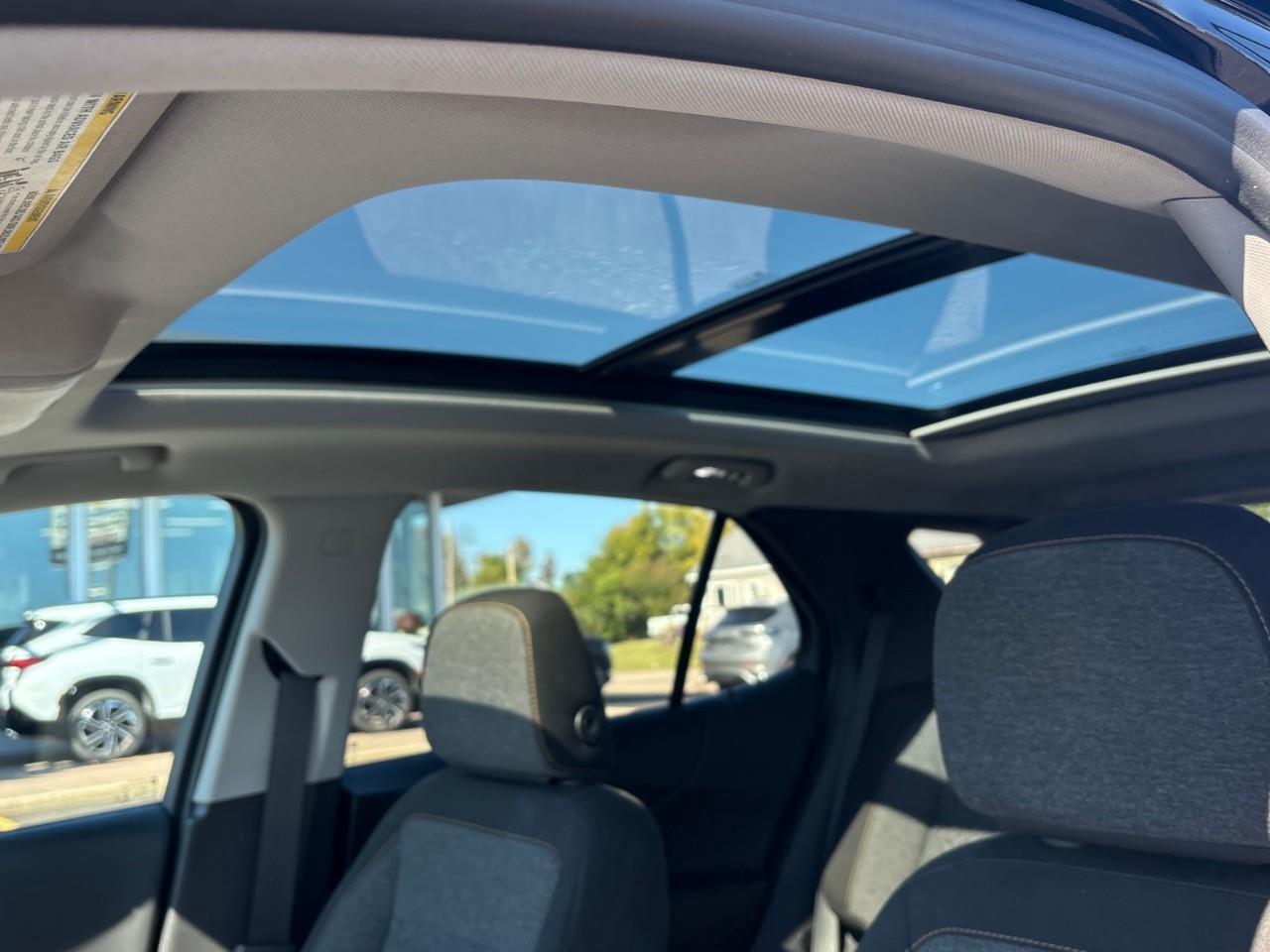 2022 Chevrolet Equinox LT Used 2022 5 Passenger AWD SUV with a Panoramic Sunroof, Adaptive Cruise Control, Power Liftgate, Heated Front Seats, Heated Steering Wheel and a 8 Diagonal Touchscreen Radio with Navigation, Apple Car Photo