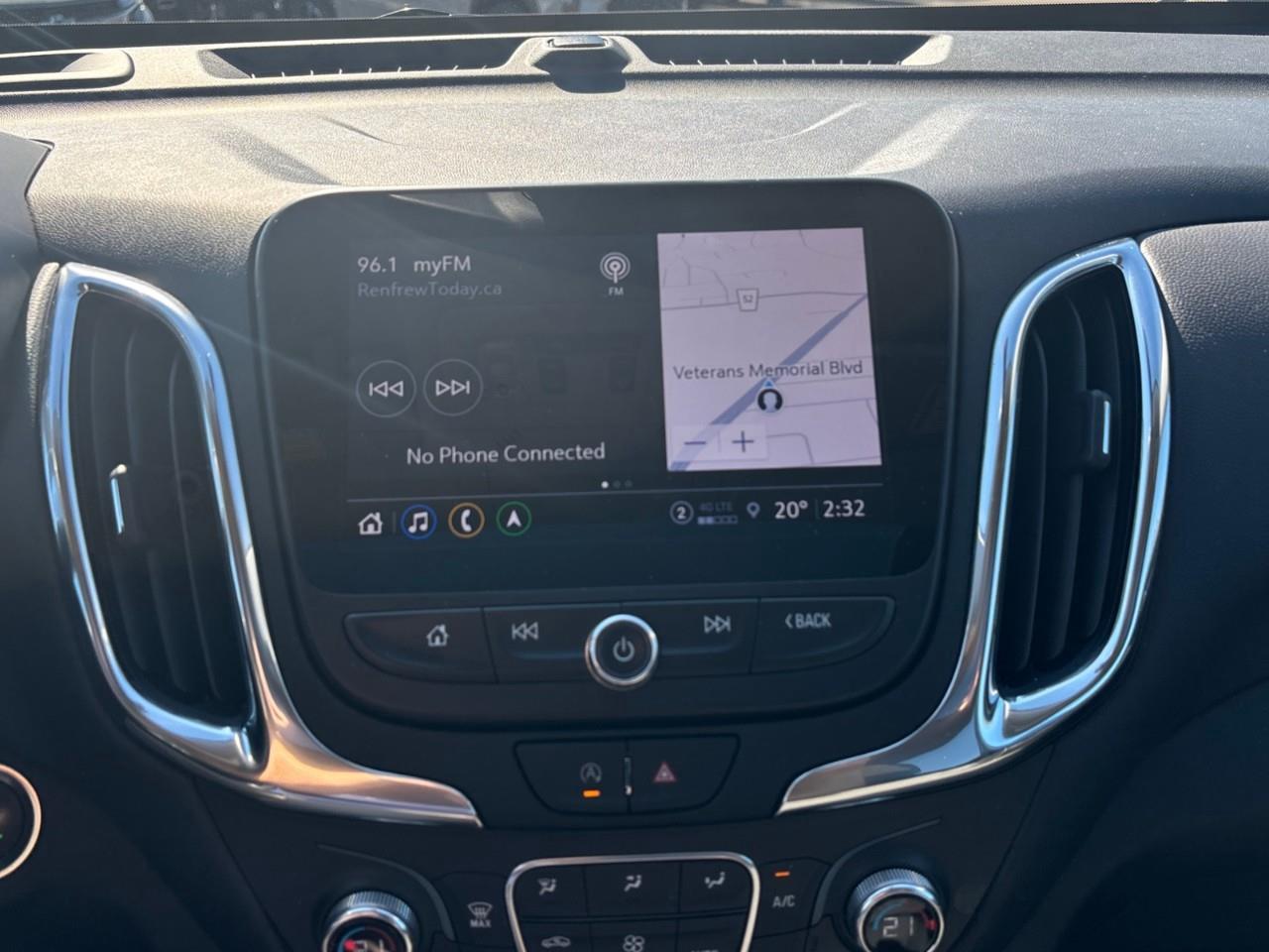2022 Chevrolet Equinox LT Used 2022 5 Passenger AWD SUV with a Panoramic Sunroof, Adaptive Cruise Control, Power Liftgate, Heated Front Seats, Heated Steering Wheel and a 8 Diagonal Touchscreen Radio with Navigation, Apple Car Photo