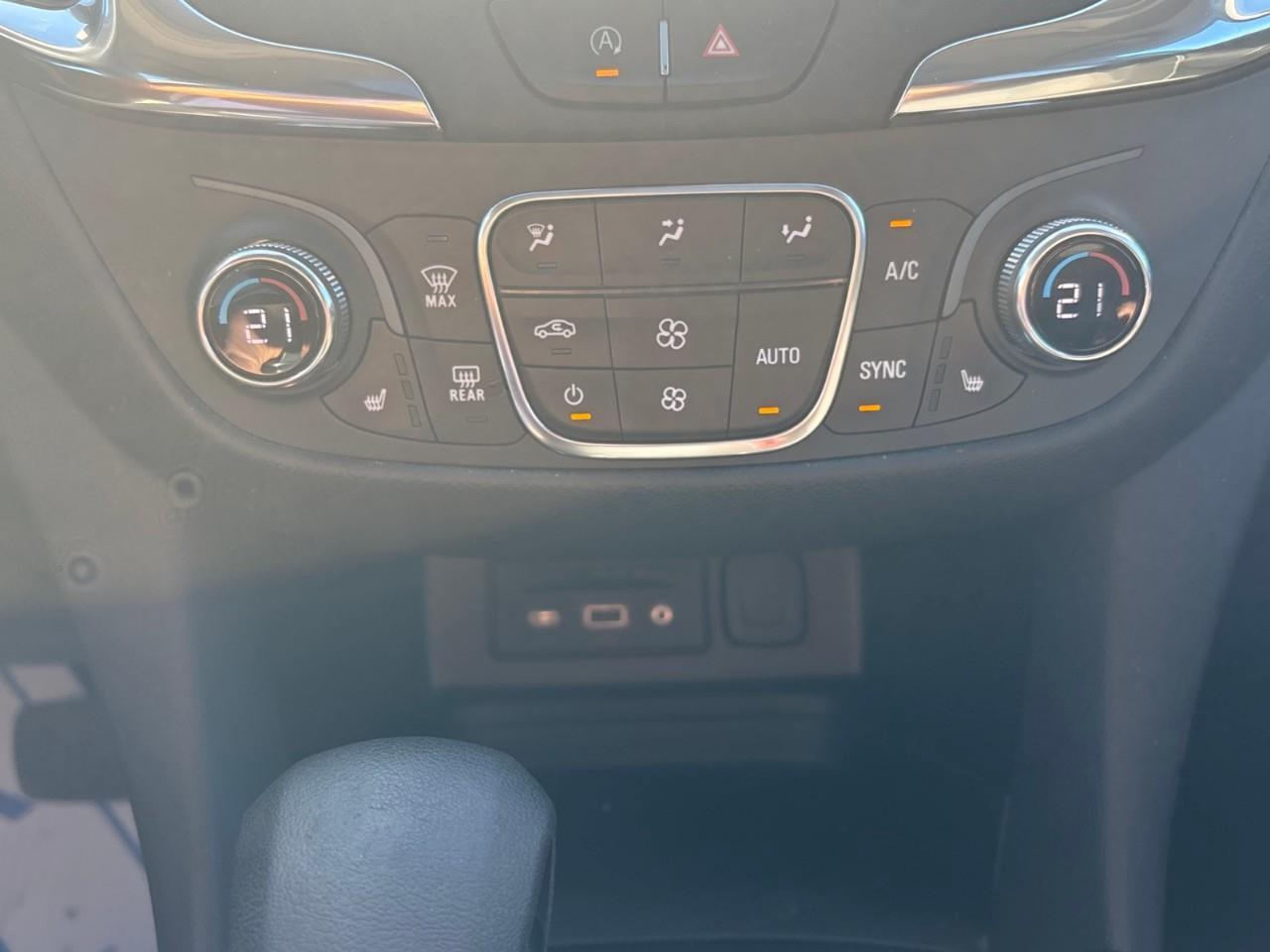2022 Chevrolet Equinox LT Used 2022 5 Passenger AWD SUV with a Panoramic Sunroof, Adaptive Cruise Control, Power Liftgate, Heated Front Seats, Heated Steering Wheel and a 8 Diagonal Touchscreen Radio with Navigation, Apple Car Photo
