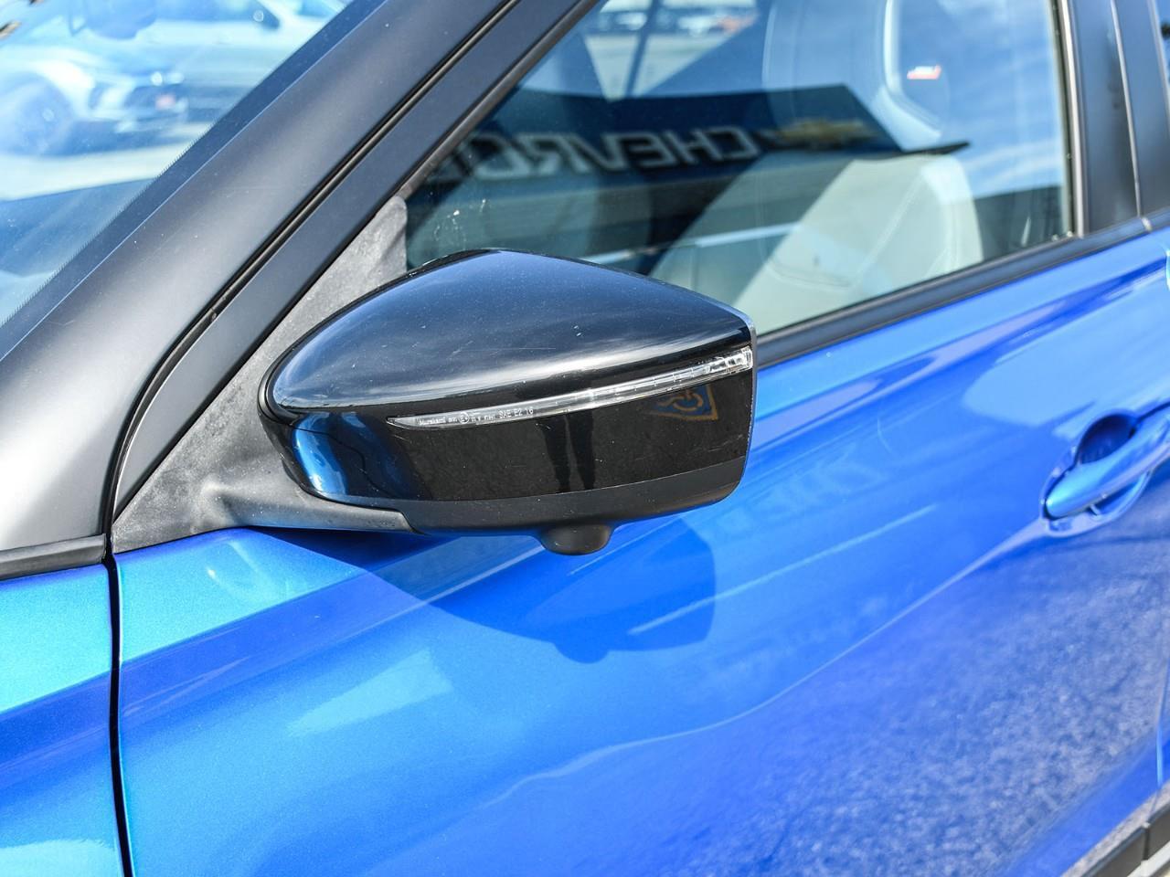 2022 Nissan Kicks SR Photo