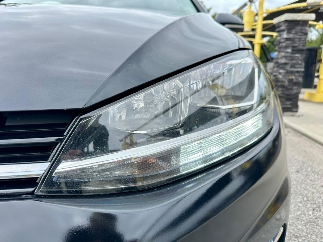 2021 Volkswagen Golf TSI Photo