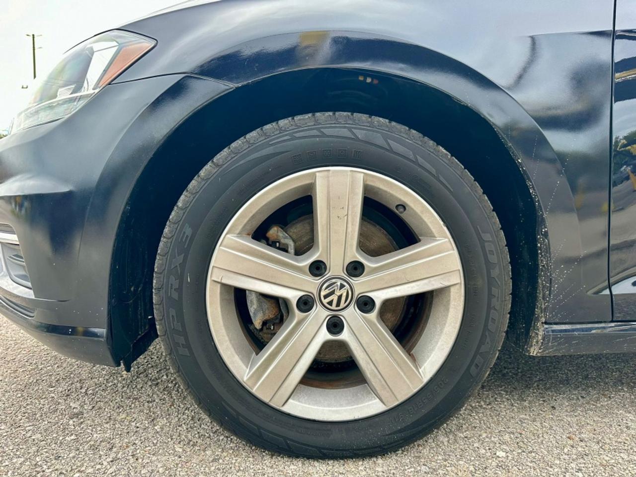 2021 Volkswagen Golf TSI Photo