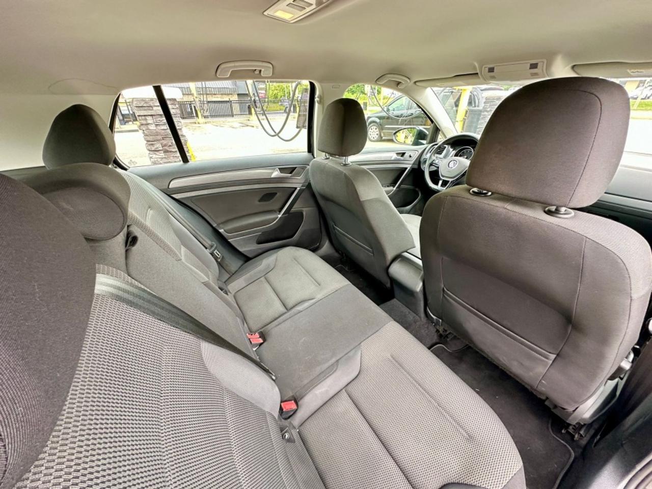 2021 Volkswagen Golf TSI Photo