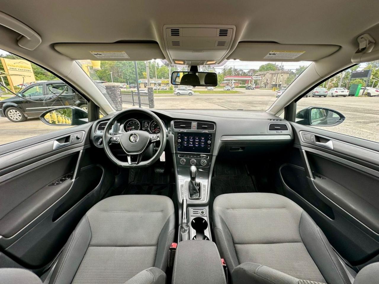 2021 Volkswagen Golf TSI Photo