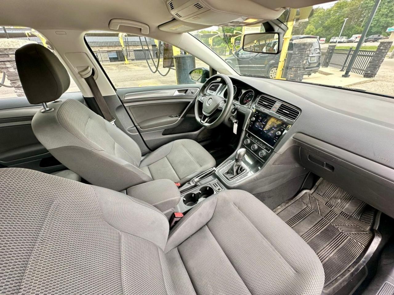 2021 Volkswagen Golf TSI Photo