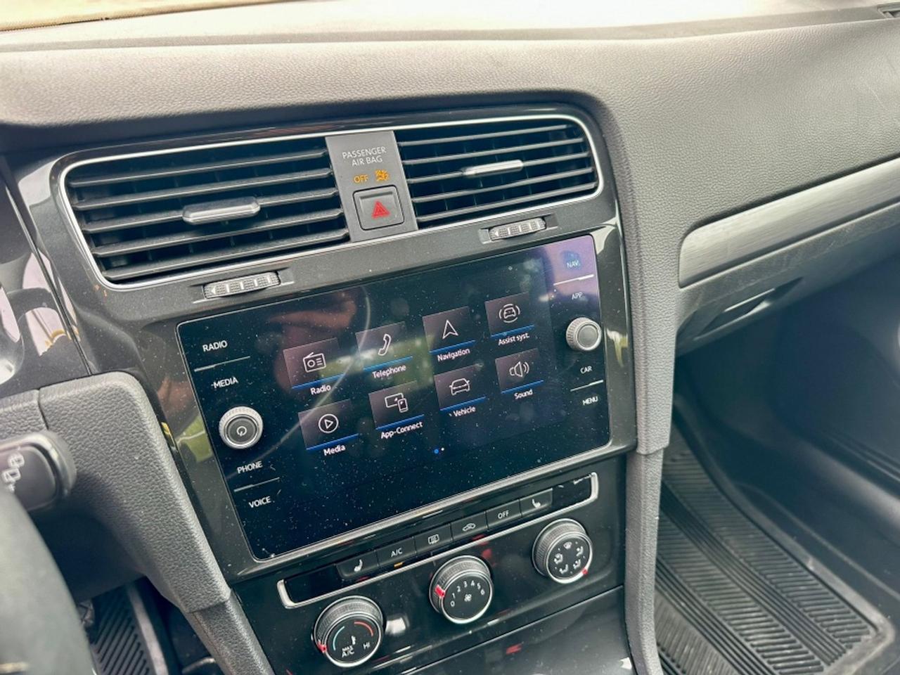 2021 Volkswagen Golf TSI Photo