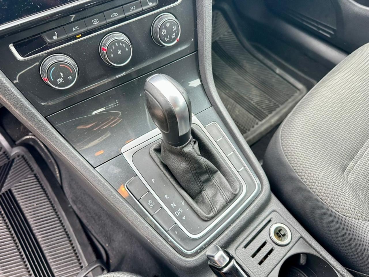 2021 Volkswagen Golf TSI Photo